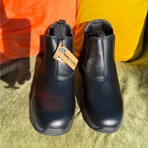NEW Nautilus Safety Work Boots 10.5 Wide – Slip Resistant Romeo – Built to Work